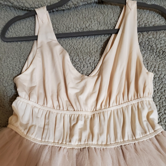 PINKY LACE BLUSH DRESS - Picture 5 of 7